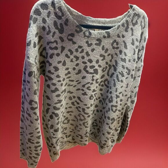 Hem & Thread Women’s Size Large Pull Over Distressed Animal Print Grey Sweater - Picture 1 of 4